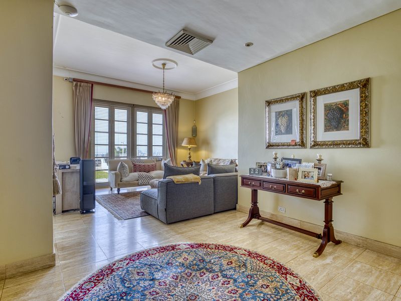 AN ICONIC RESIDENCE WITH COMMANDING OCEAN & CITY VIEWS - Photo 10