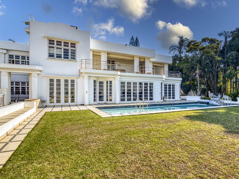 AN ICONIC RESIDENCE WITH COMMANDING OCEAN & CITY VIEWS - Photo 4