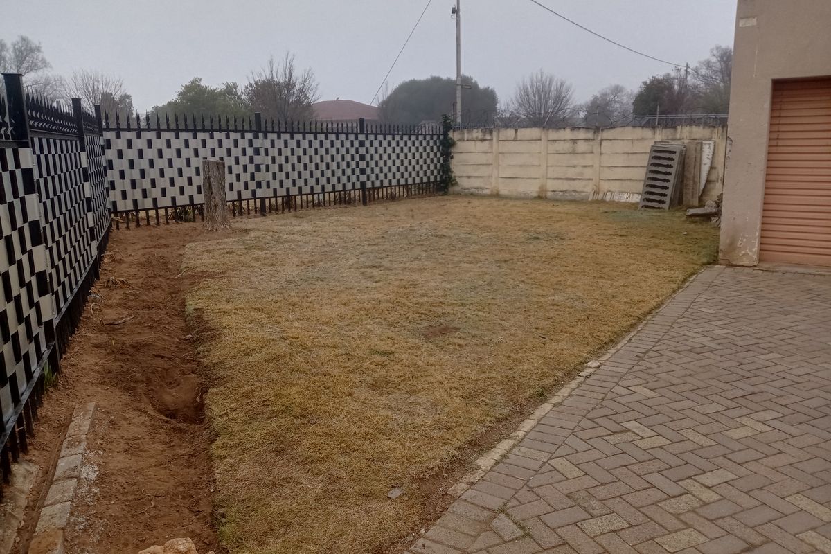 3 Bedroom Property in Nigel Ext 2 - Photo 3