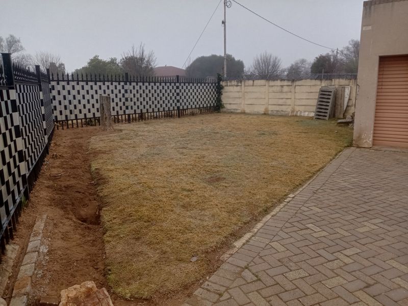 3 Bedroom Property in Nigel Ext 2 - Photo 3