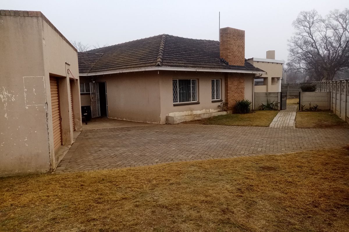 3 Bedroom Property in Nigel Ext 2 - Photo 4