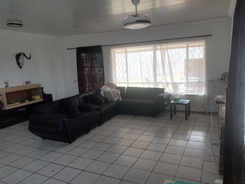 3 Bedroom Property in Nigel Ext 2 - Photo 9