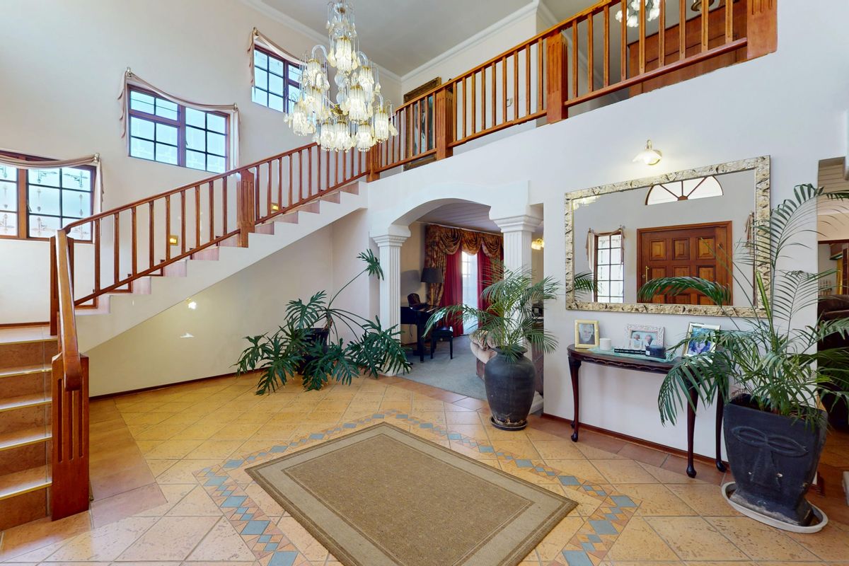 An Extraordinary 5 Bedroom Waterfront Mansion in Prestigious Blue Gill Estate - Photo 5