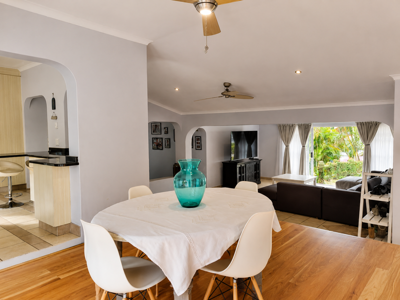 Family Home with All the Frills in Amanzimtoti - Photo 3