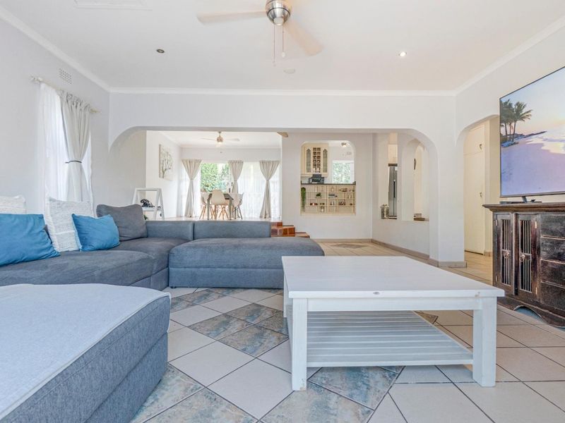 Family Home with All the Frills in Amanzimtoti - Photo 4