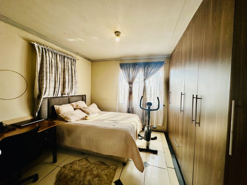 Comfortable Family Living in Leachville Ext 3, Brakpan - Photo 10