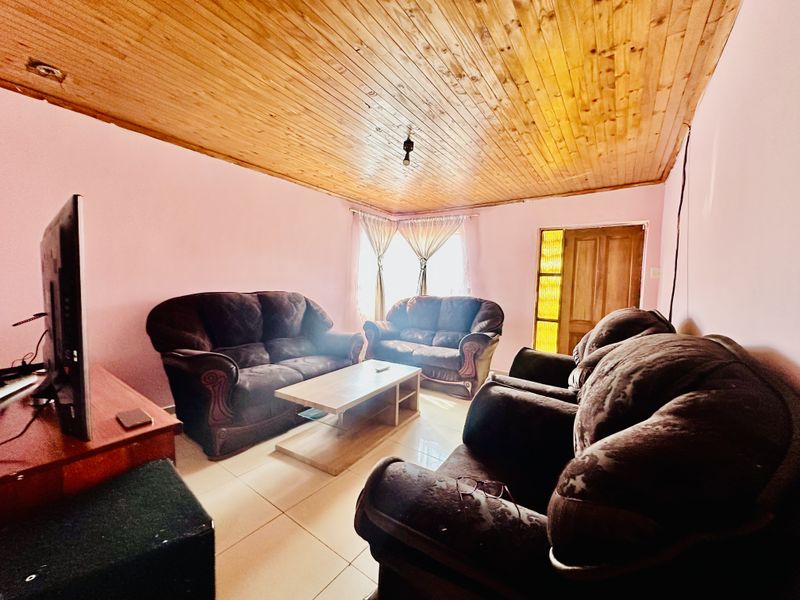 Comfortable Family Living in Leachville Ext 3, Brakpan - Photo 6
