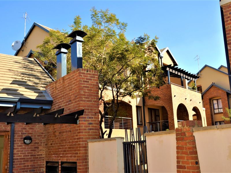 Modern Living In Prime Location - Photo 1