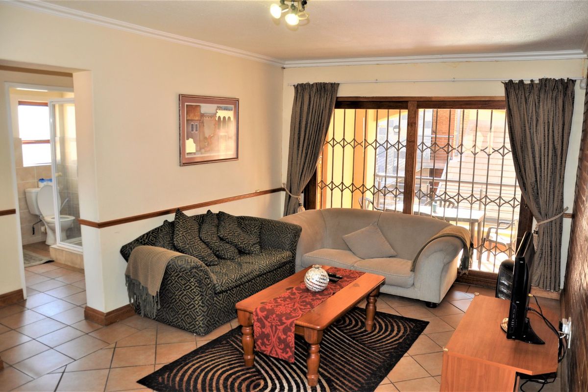 Modern Living In Prime Location - Photo 2