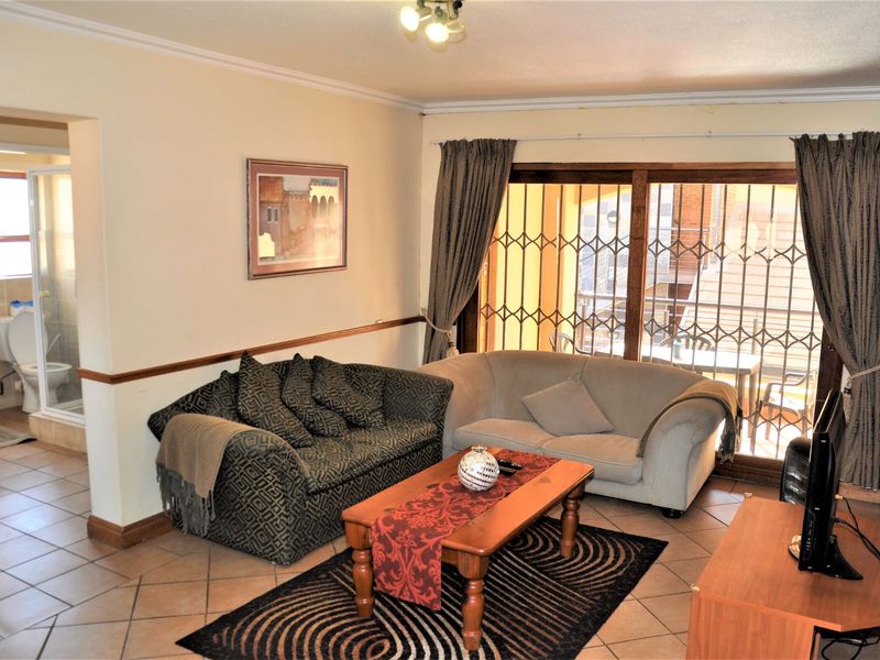 Modern Living In Prime Location - Photo 2