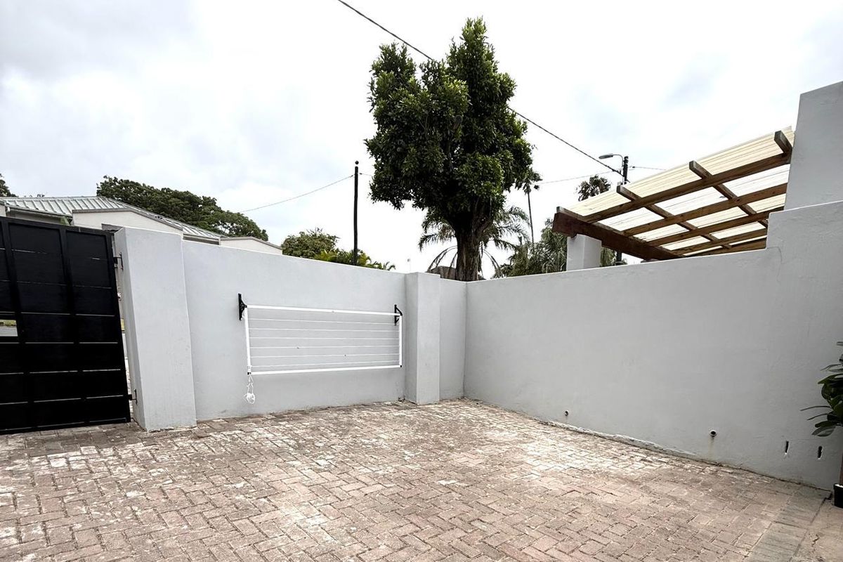 Cozy Semi-Furnished 1-Bedroom Rental in Popular Nahoon - Photo 2