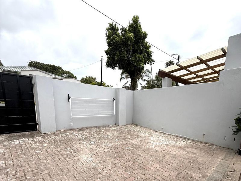 Cozy Semi-Furnished 1-Bedroom Rental in Popular Nahoon - Photo 2