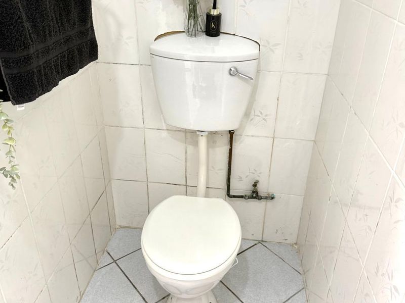 Cozy Semi-Furnished 1-Bedroom Rental in Popular Nahoon - Photo 9