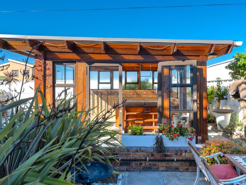 Coastal Elegance with Space for the Whole Family - Photo 6