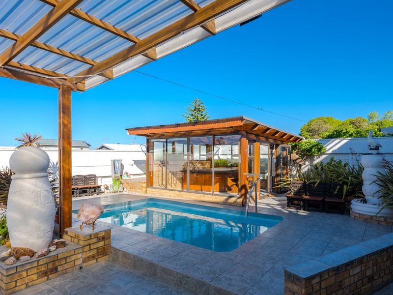 Coastal Elegance with Space for the Whole Family - Photo 5