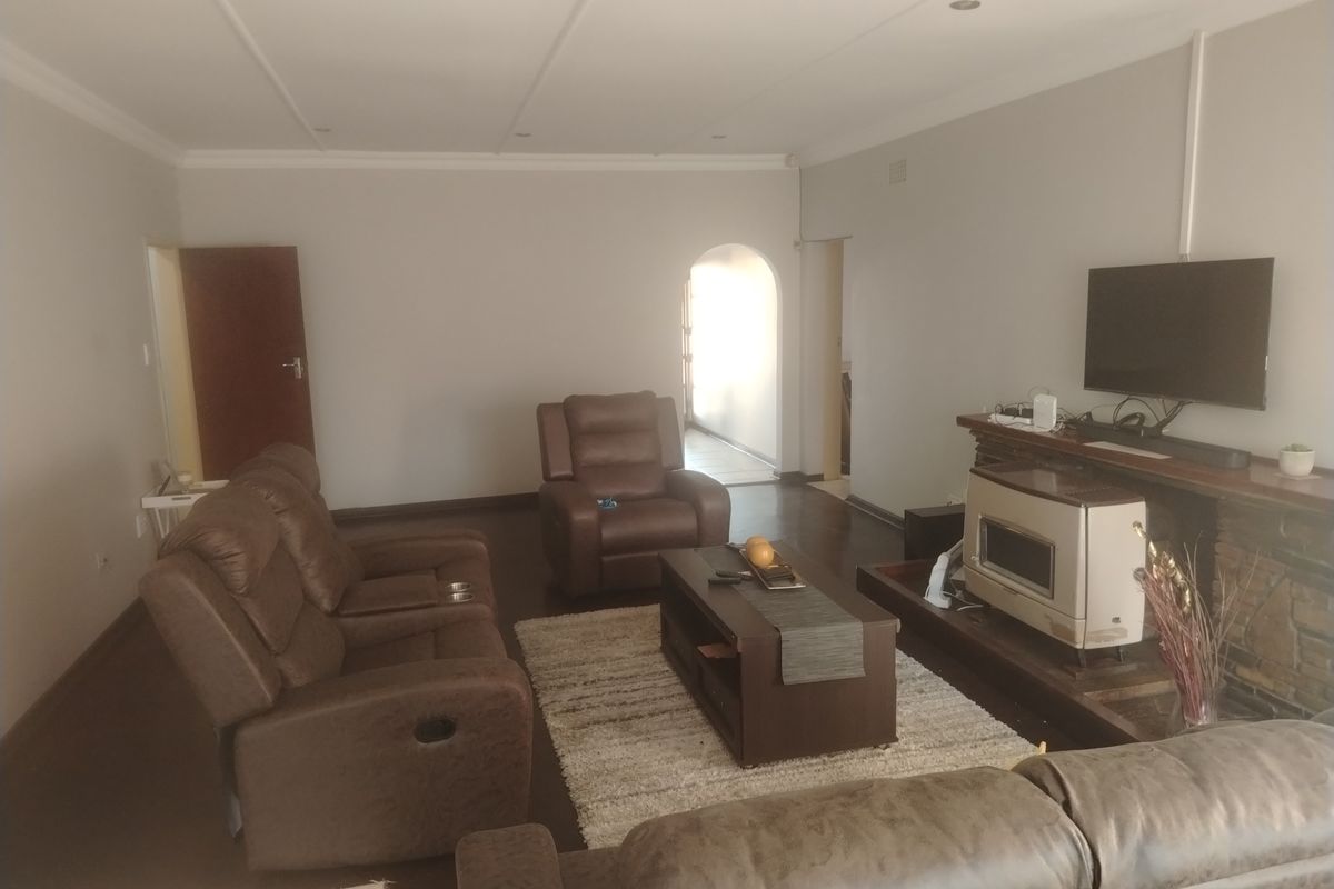 House Rental Monthly In Springs - Photo 4