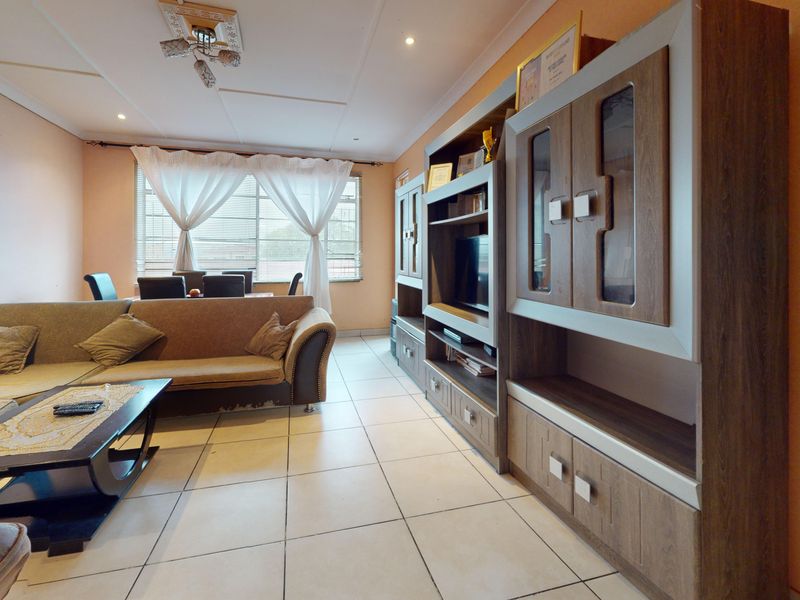 Spacious North-Facing Apartment – 113m2 of Comfortable Living - Photo 4