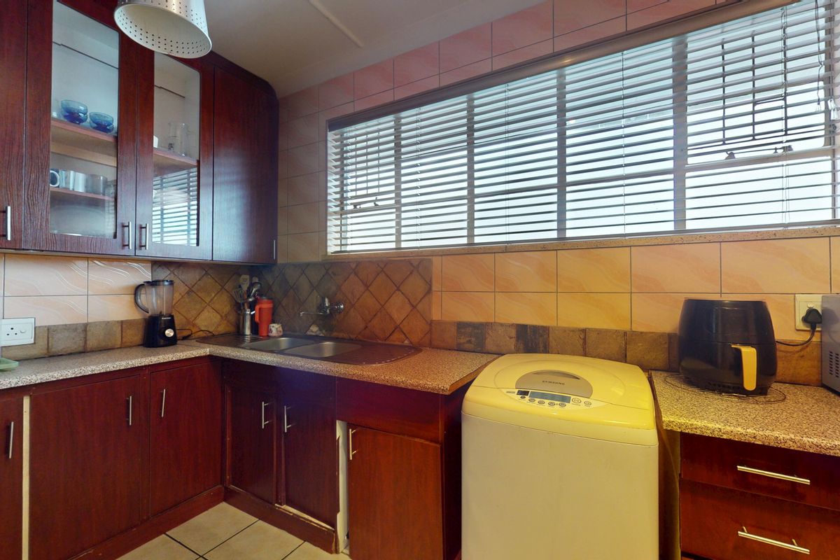 Spacious North-Facing Apartment – 113m2 of Comfortable Living - Photo 2