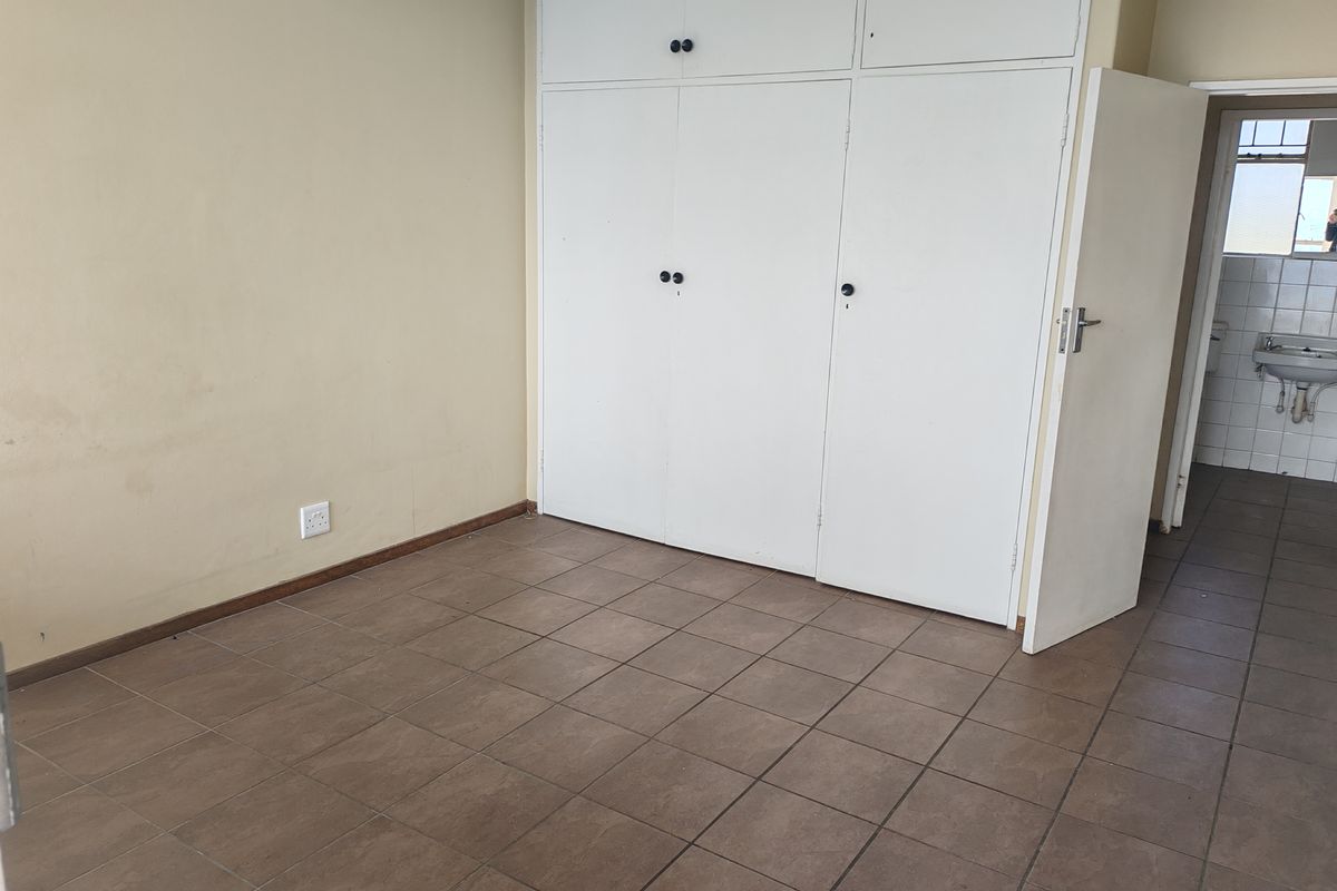 Comfortable Apartment Living with Secure Parking - Photo 5