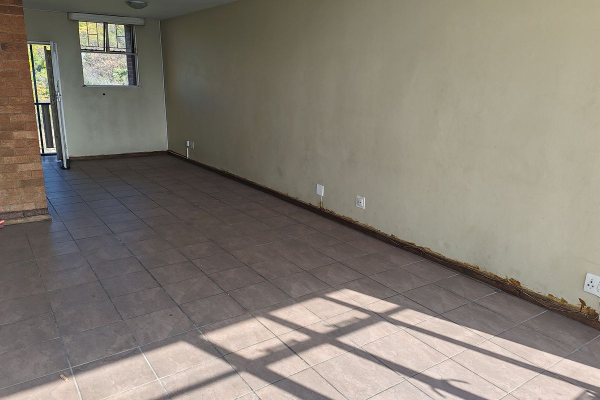 Comfortable Apartment Living with Secure Parking - Photo 3