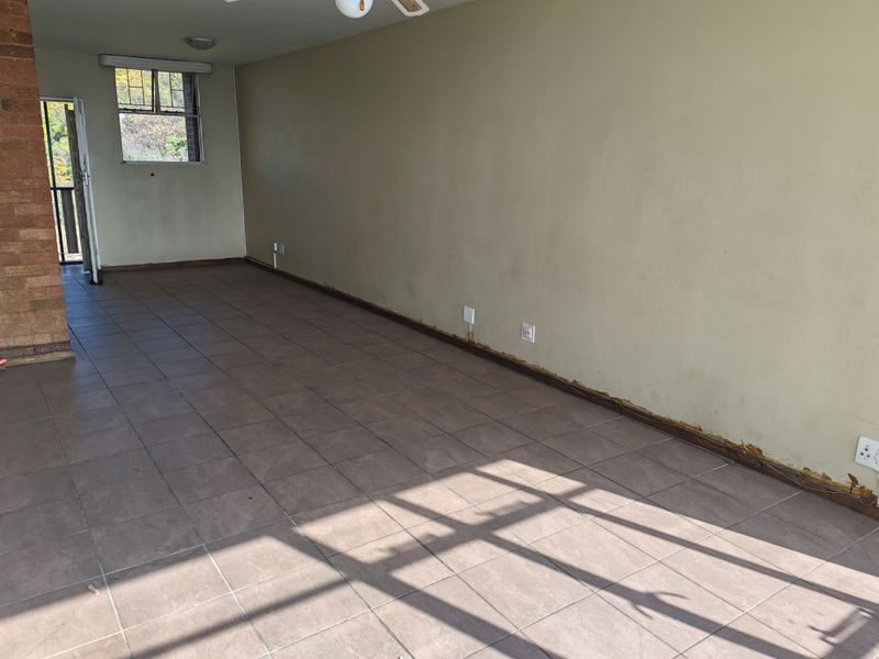 Comfortable Apartment Living with Secure Parking - Photo 3