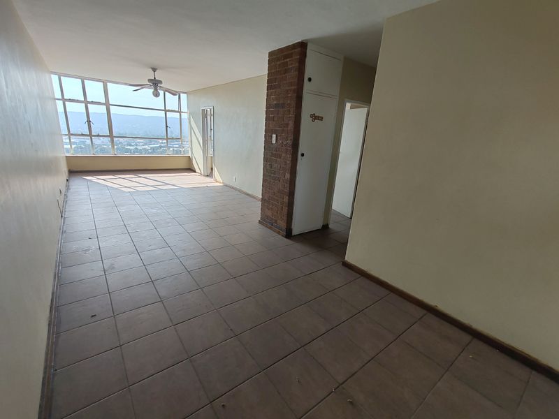 Comfortable Apartment Living with Secure Parking - Photo 8