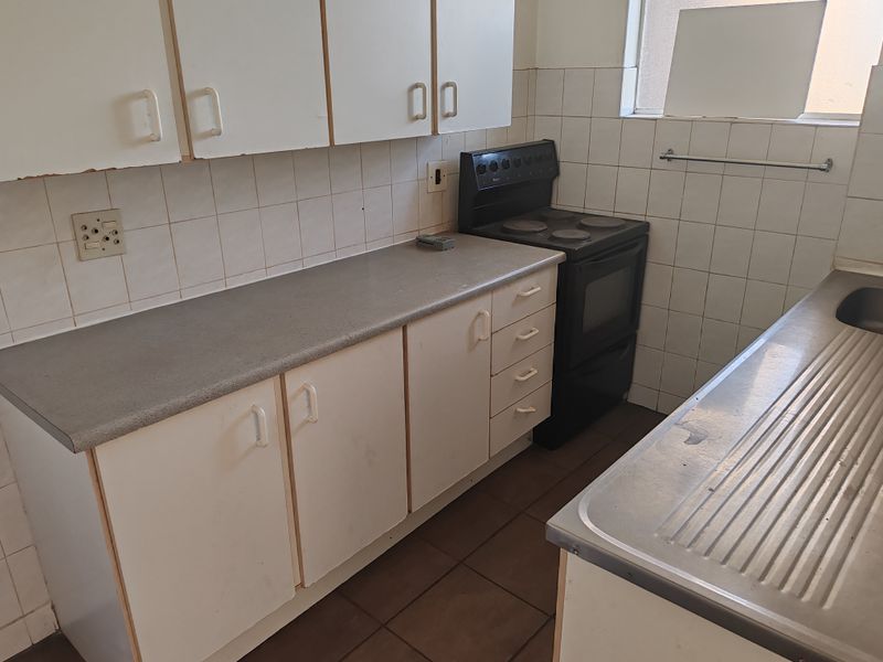 Comfortable Apartment Living with Secure Parking - Photo 7