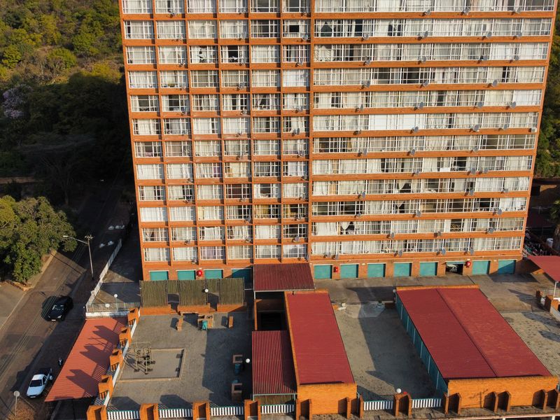 Comfortable Apartment Living with Secure Parking - Photo 2