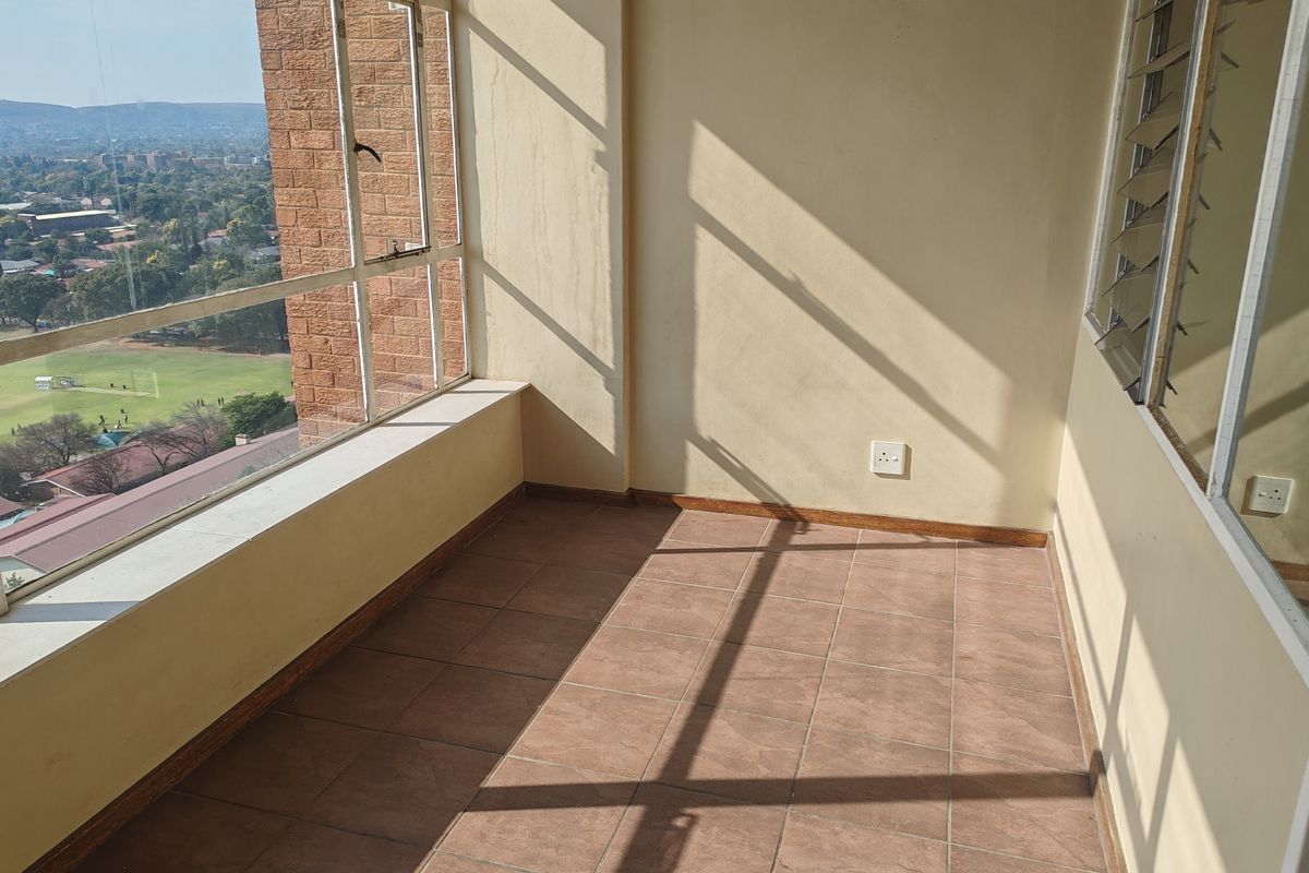 Comfortable Apartment Living with Secure Parking - Photo 4