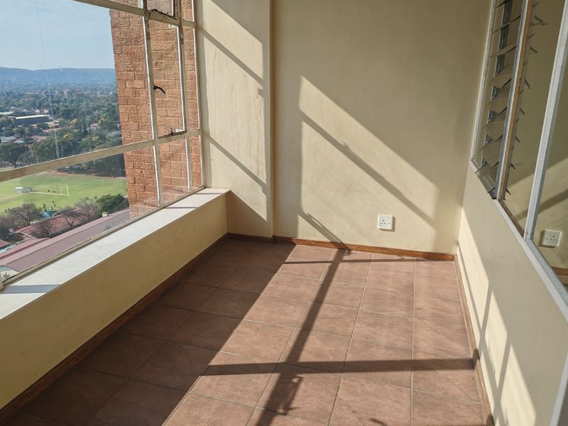 Comfortable Apartment Living with Secure Parking - Photo 4