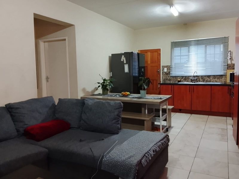 A Magnificent 2-Bedroom Ground Floor Apartment on sale Waterval East, Rustenburg. - Photo 3