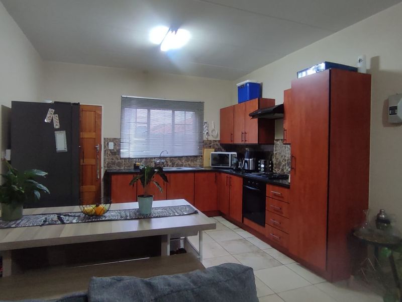 A Magnificent 2-Bedroom Ground Floor Apartment on sale Waterval East, Rustenburg. - Photo 2