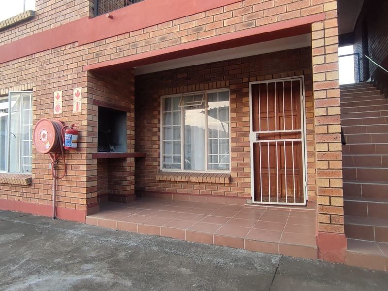 A Magnificent 2-Bedroom Ground Floor Apartment on sale Waterval East, Rustenburg. - Photo 1