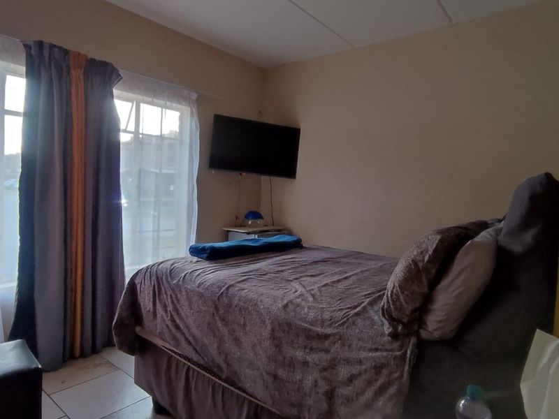 A Magnificent 2-Bedroom Ground Floor Apartment on sale Waterval East, Rustenburg. - Photo 10