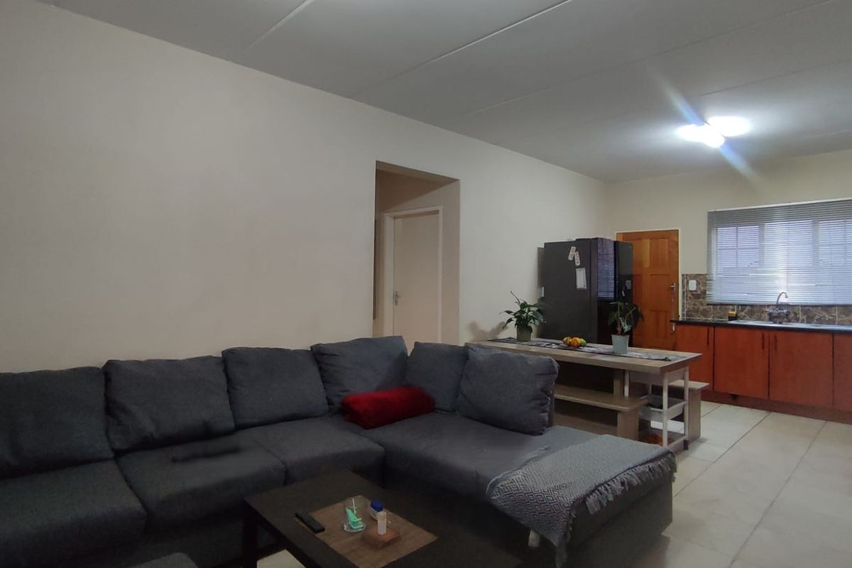 A Magnificent 2-Bedroom Ground Floor Apartment on sale Waterval East, Rustenburg. - Photo 4