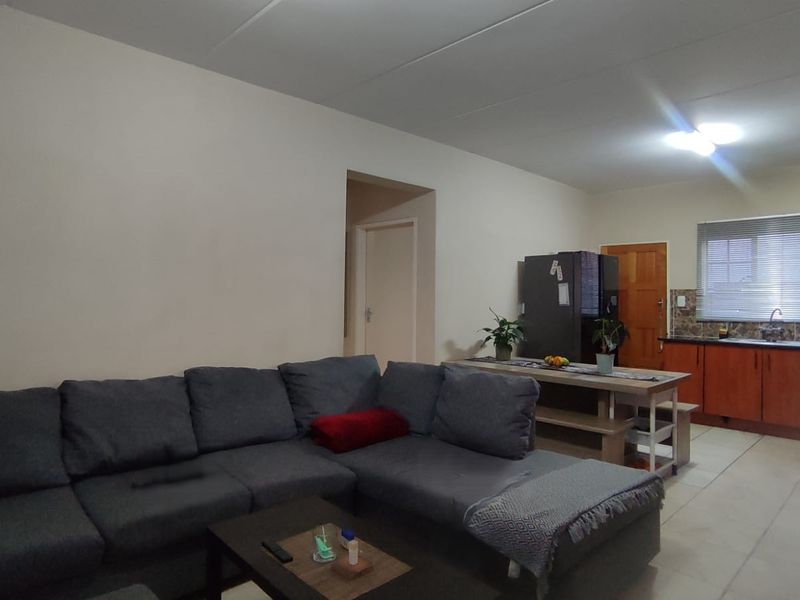 A Magnificent 2-Bedroom Ground Floor Apartment on sale Waterval East, Rustenburg. - Photo 4