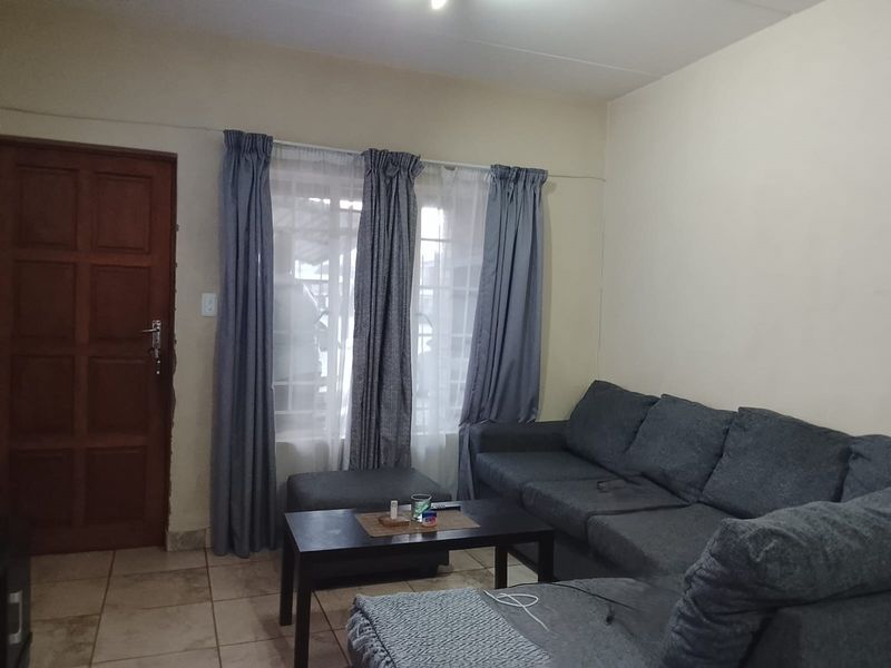 A Magnificent 2-Bedroom Ground Floor Apartment on sale Waterval East, Rustenburg. - Photo 5