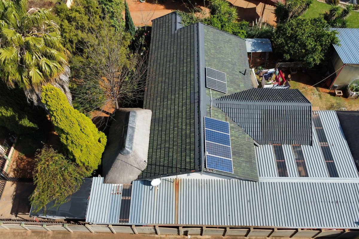 Spacious 4-Bedroom Family Home with Granny Flat & Excellent Entertainment Area - Photo 3