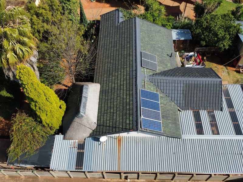 Spacious 4-Bedroom Family Home with Granny Flat & Excellent Entertainment Area - Photo 3