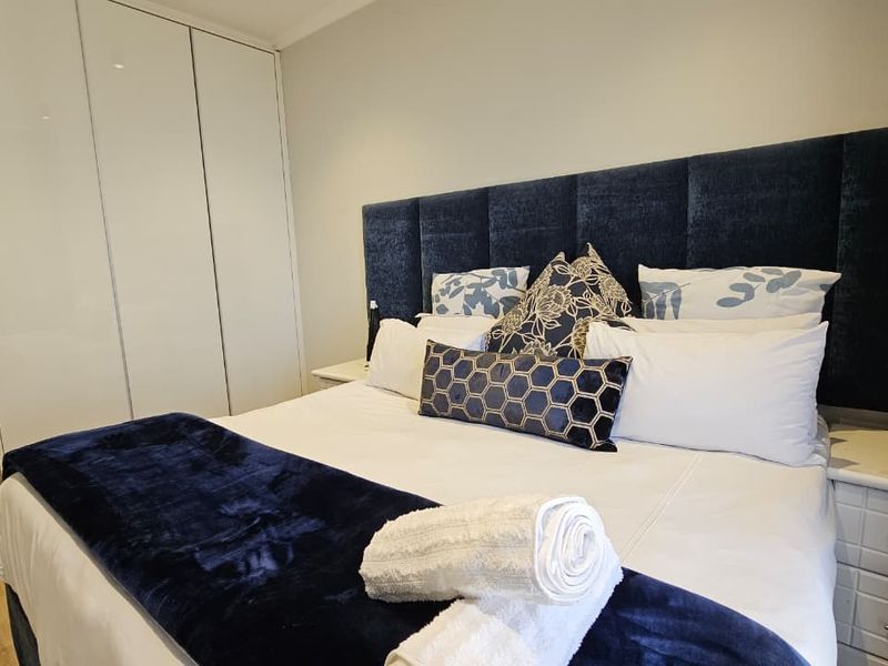 Ellipse Waterfall – Fully Furnished 2‐Bed, 2‐Bath Apartment with Weekly Cleaning - Photo 1