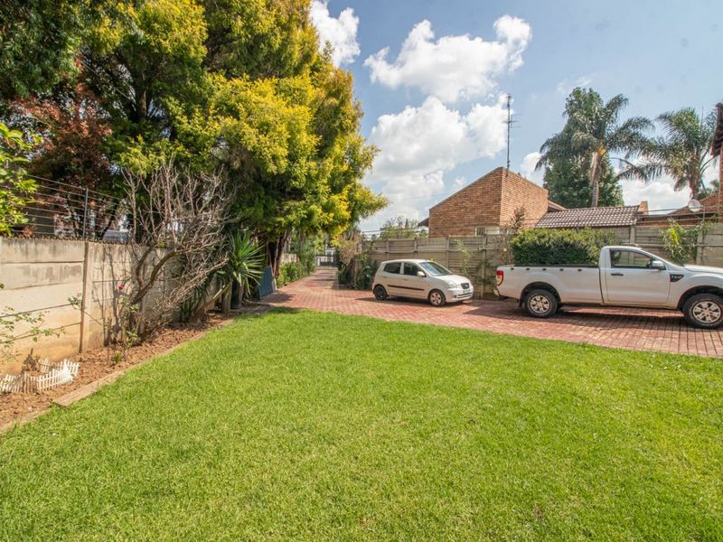 Beautiful 3 bedroom house with swimming pool in Glen Marais - Photo 6