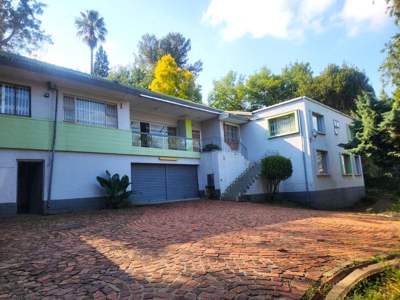 A rare opportunity to secure a large home with versatile living options and incredible potential. - Photo 1
