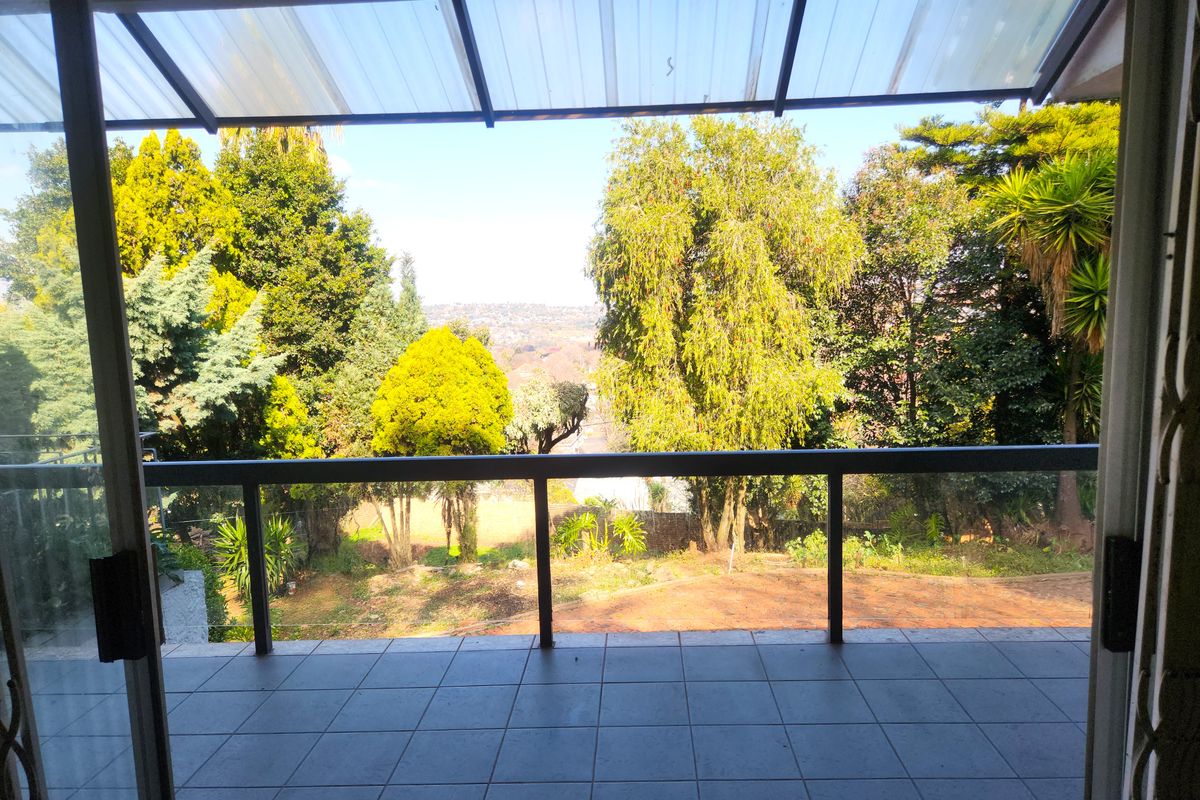 A rare opportunity to secure a large home with versatile living options and incredible potential. - Photo 4
