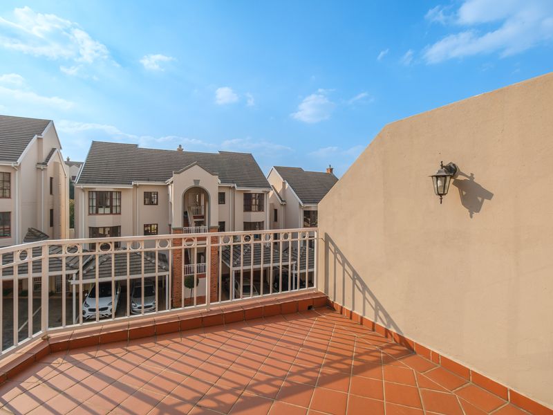 Stylish Top-Floor 2-Bedroom Apartment to Rent | The Arches, Rivonia | R13,500 per Month - Photo 4