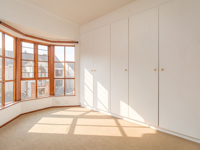 Stylish Top-Floor 2-Bedroom Apartment to Rent | The Arches, Rivonia | R13,500 per Month - Photo 3