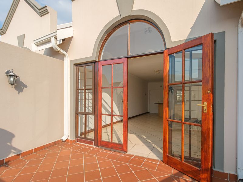 Stylish Top-Floor 2-Bedroom Apartment to Rent | The Arches, Rivonia | R13,500 per Month - Photo 5