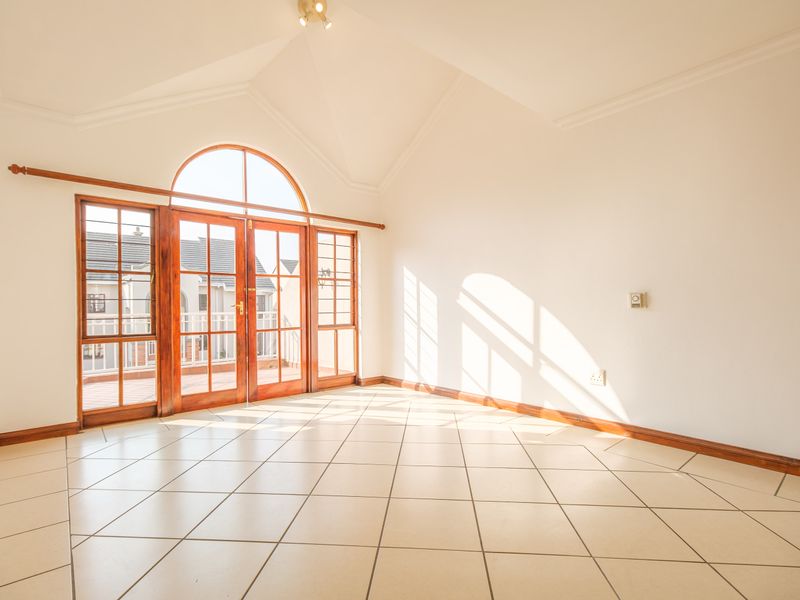 Stylish Top-Floor 2-Bedroom Apartment to Rent | The Arches, Rivonia | R13,500 per Month - Photo 8