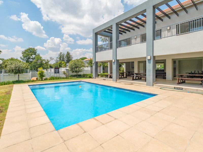 Stylish 2-Bedroom Garden Apartment in River Club Estate, Beverley - Photo 1