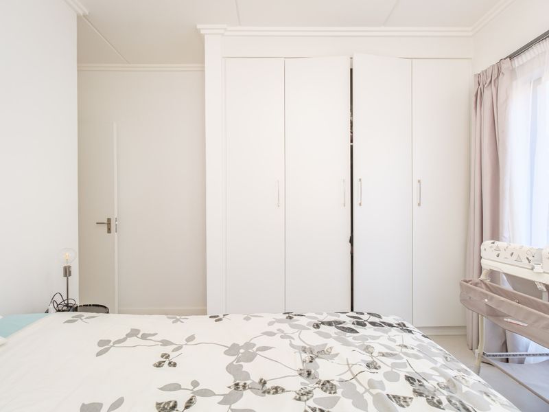 Stylish 2-Bedroom Garden Apartment in River Club Estate, Beverley - Photo 10