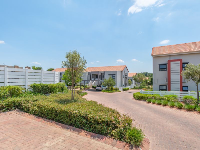 Stylish 2-Bedroom Garden Apartment in River Club Estate, Beverley - Photo 6